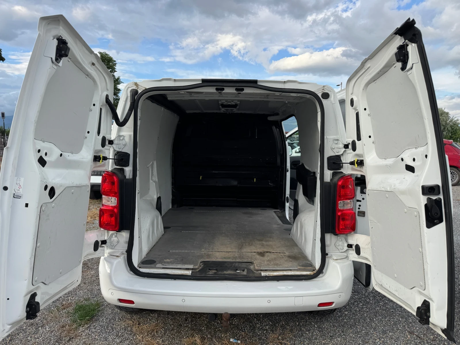 Citroen Jumpy 2.0HDI FULL! 3seats NAVI! CAM360* ! Keyless!EURO 6, снимка 16 - Автомобили и джипове - 54654512