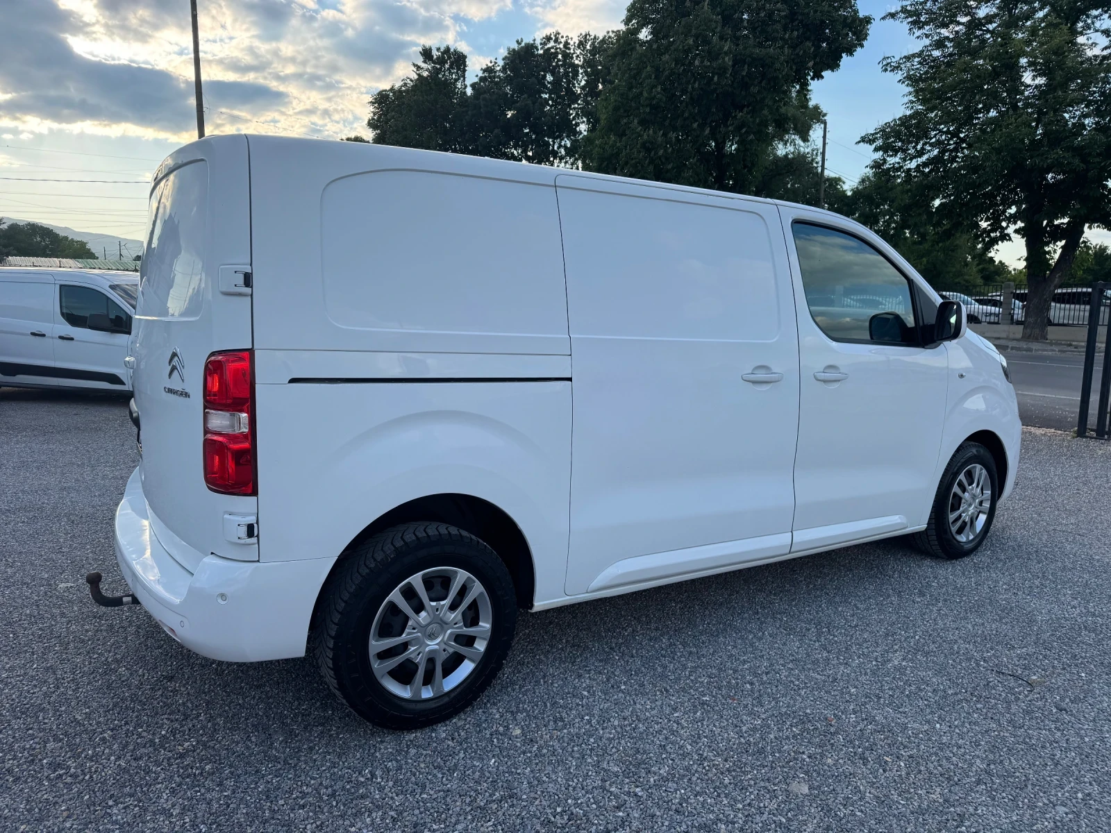Citroen Jumpy 2.0HDI FULL! 3seats NAVI! CAM360* ! Keyless!EURO 6, снимка 8 - Автомобили и джипове - 54654512