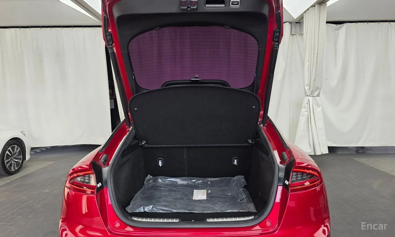 Kia Stinger 3.3L twin-turbo V6 GT, снимка 10 - Автомобили и джипове - 54707764