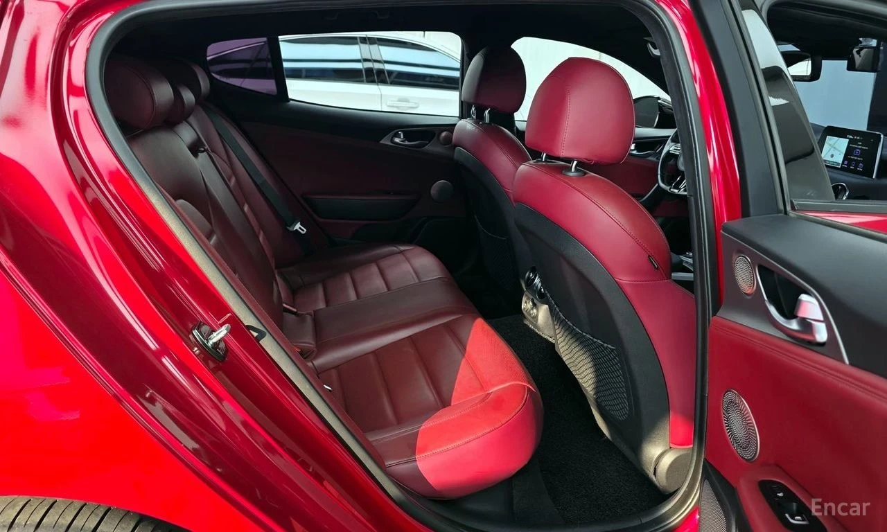 Kia Stinger 3.3L twin-turbo V6 GT, снимка 6 - Автомобили и джипове - 54707764