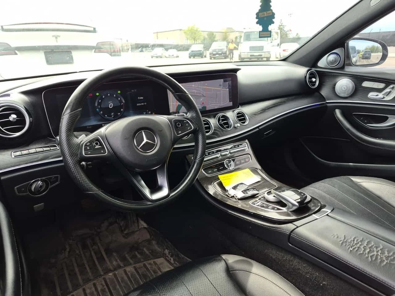Mercedes-Benz E 300 * SPORT * CARFAX * ЦЕНА ДО БГ, снимка 7 - Автомобили и джипове - 54738857