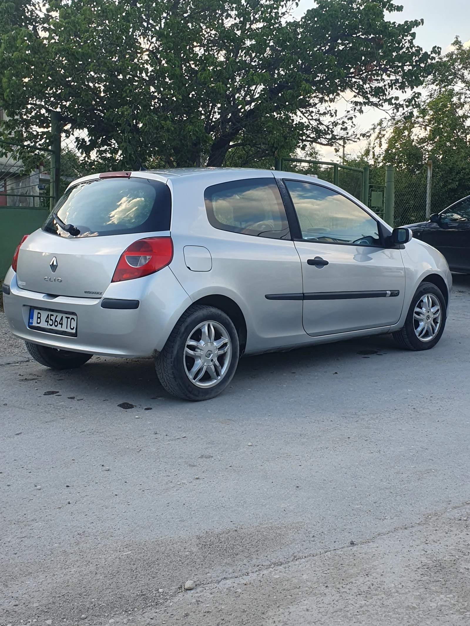 Renault Clio 1.5 dci, снимка 4 - Автомобили и джипове - 54966976