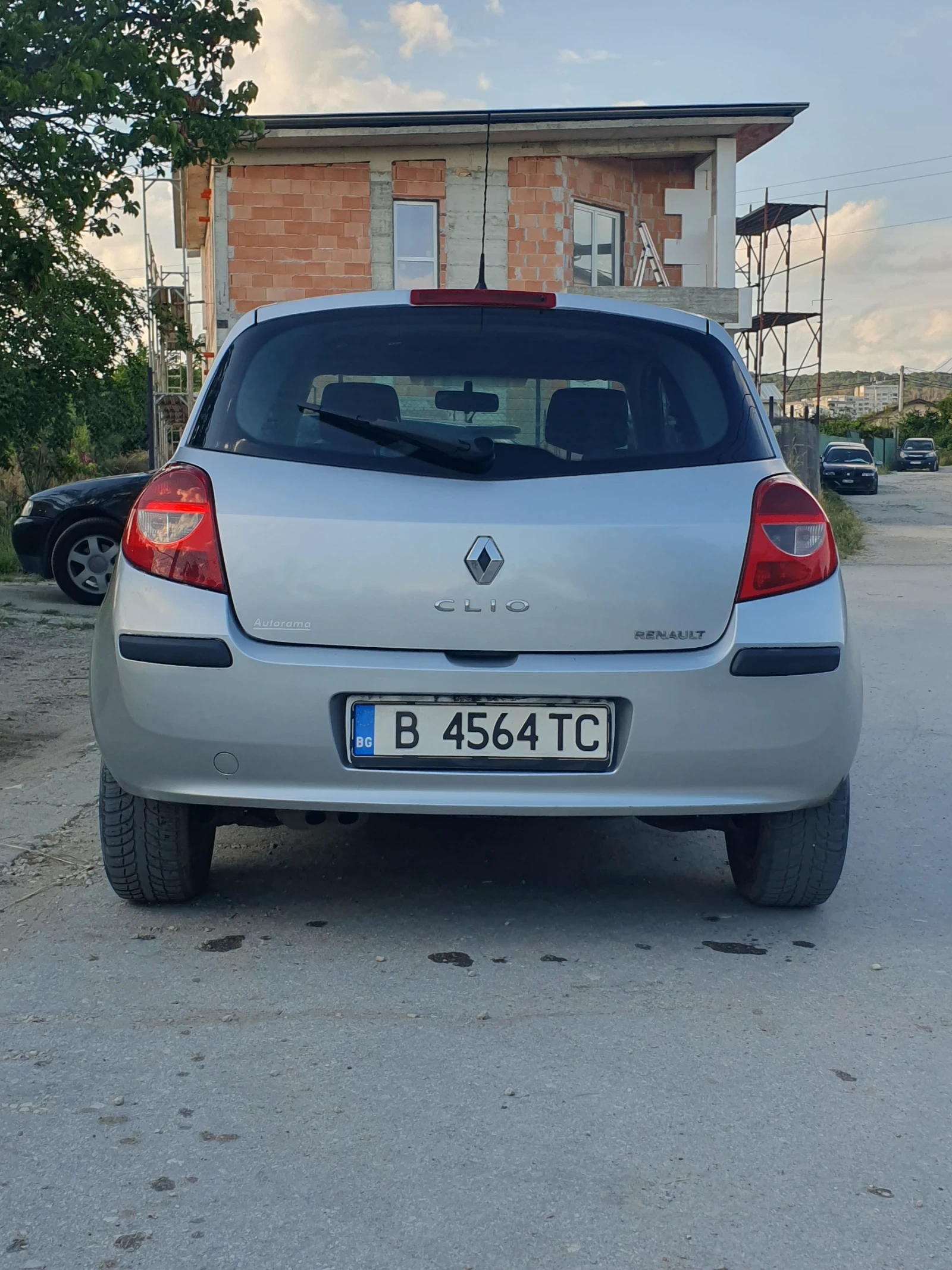 Renault Clio 1.5 dci, снимка 6 - Автомобили и джипове - 54966976
