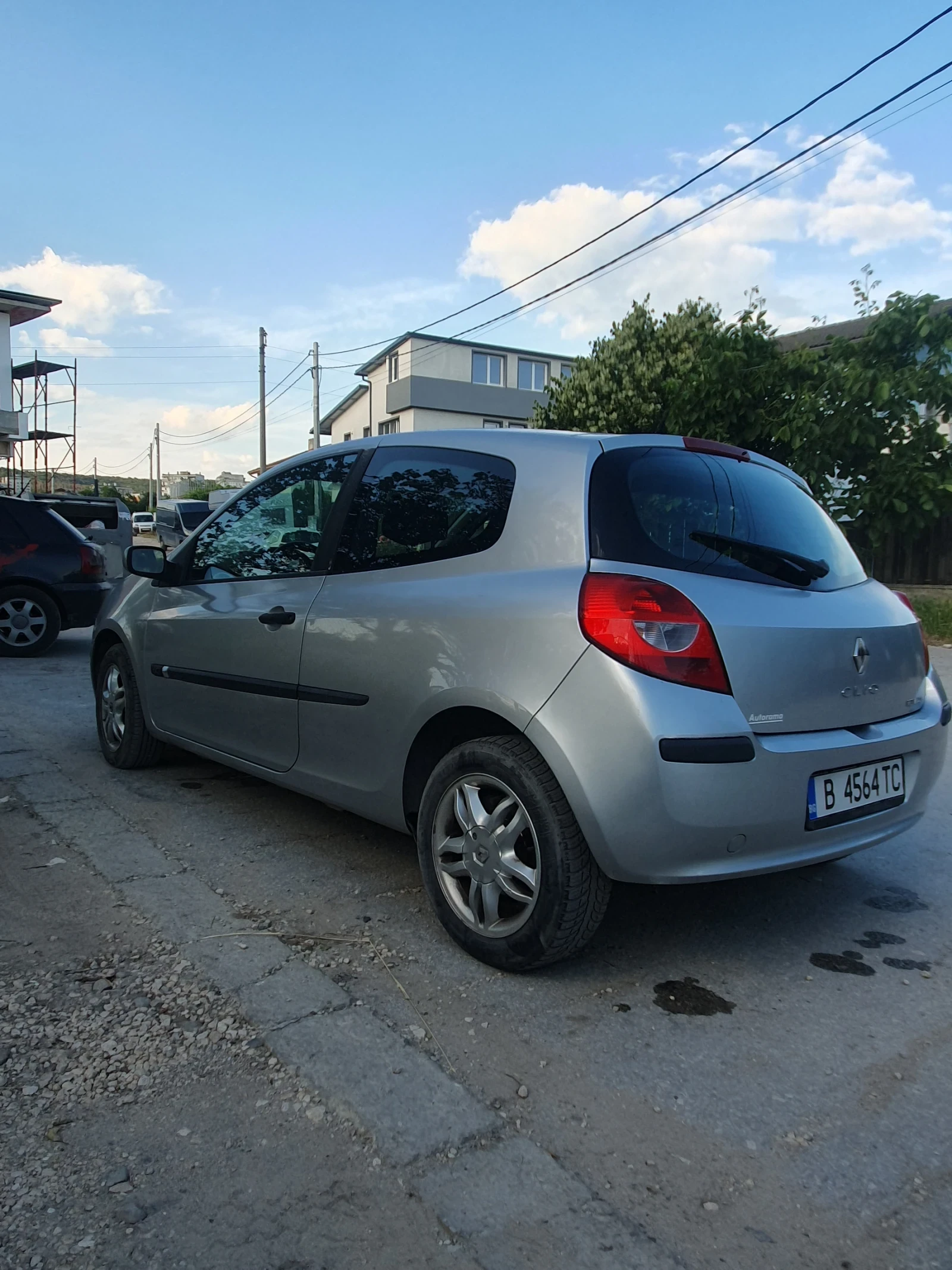 Renault Clio 1.5 dci, снимка 5 - Автомобили и джипове - 54966976