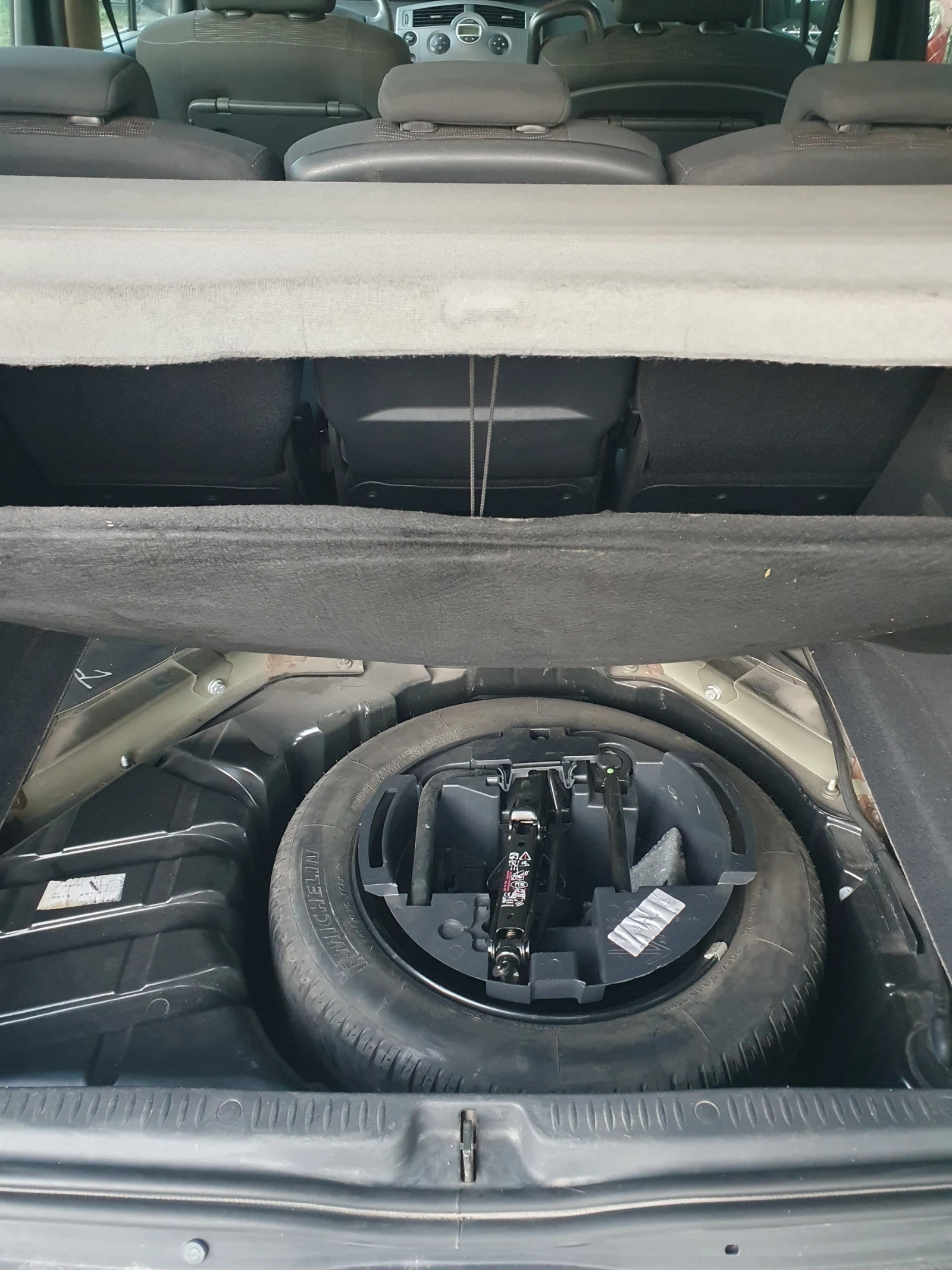 Renault Clio 1.5 dci, снимка 9 - Автомобили и джипове - 54966976