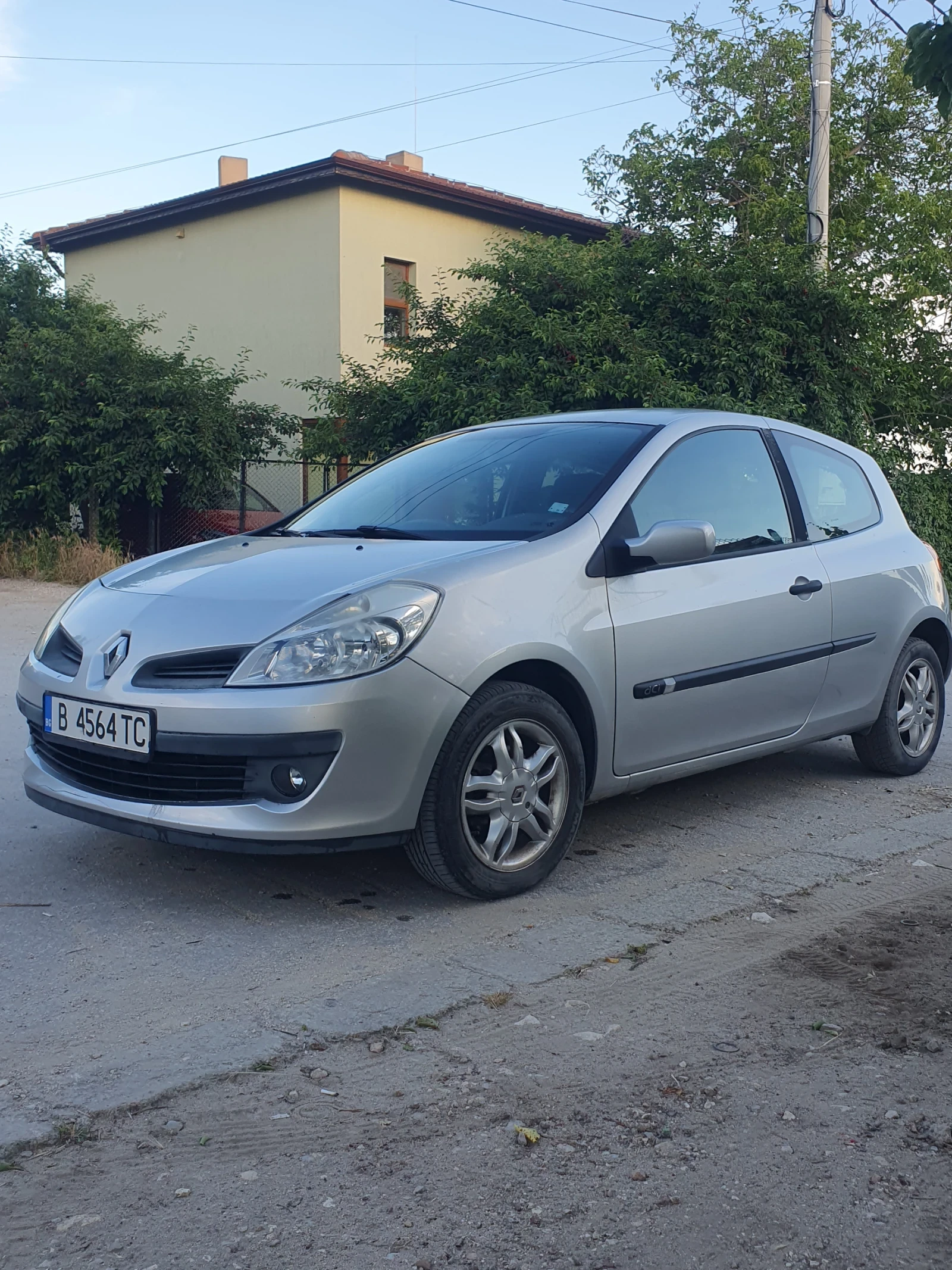 Renault Clio 1.5 dci, снимка 2 - Автомобили и джипове - 54966976