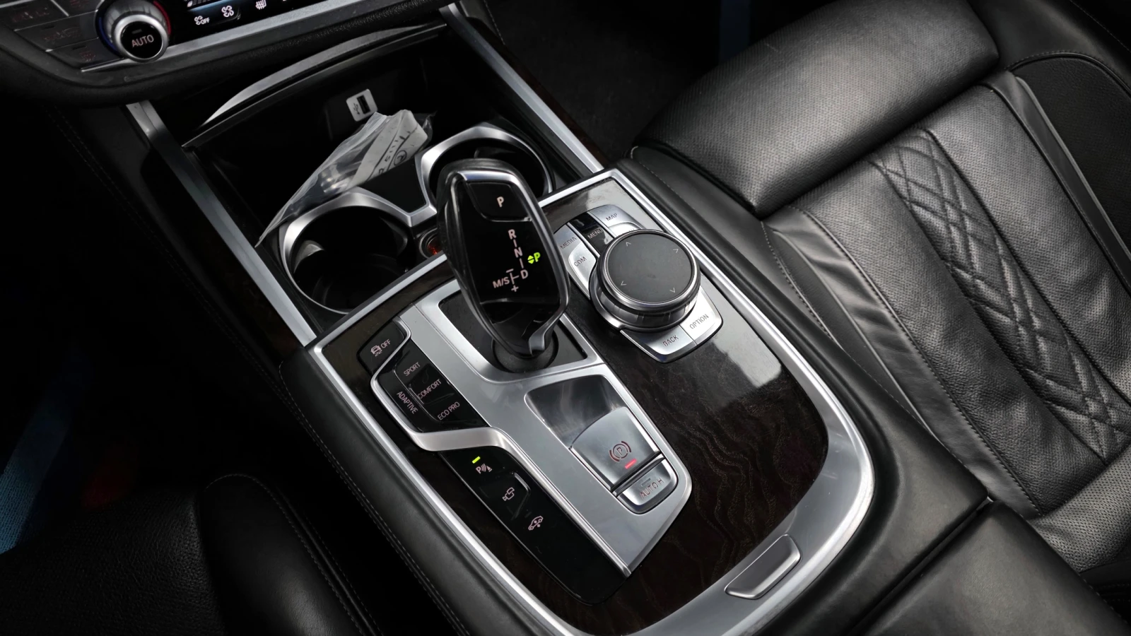 BMW 750 LI XDRIVE/HEAD UP/360/EKPAHИ/FIRST CLASS/PANO, снимка 8 - Автомобили и джипове - 55037253