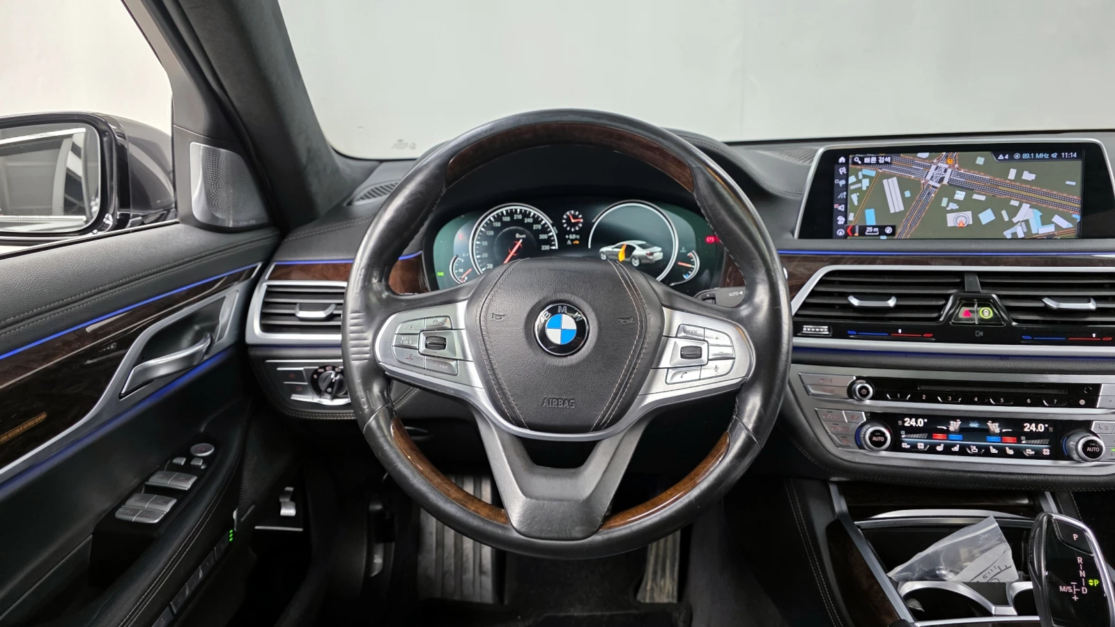 BMW 750 LI XDRIVE/HEAD UP/360/EKPAHИ/FIRST CLASS/PANO, снимка 12 - Автомобили и джипове - 55037253