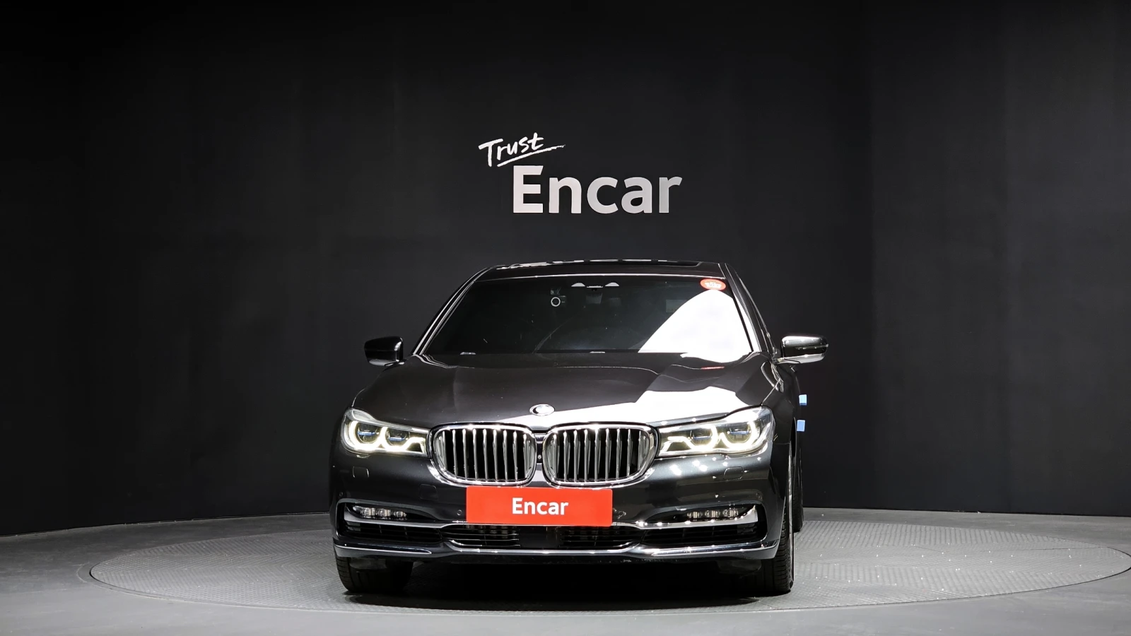BMW 750 LI XDRIVE/HEAD UP/360/EKPAHИ/FIRST CLASS/PANO, снимка 3 - Автомобили и джипове - 55037253