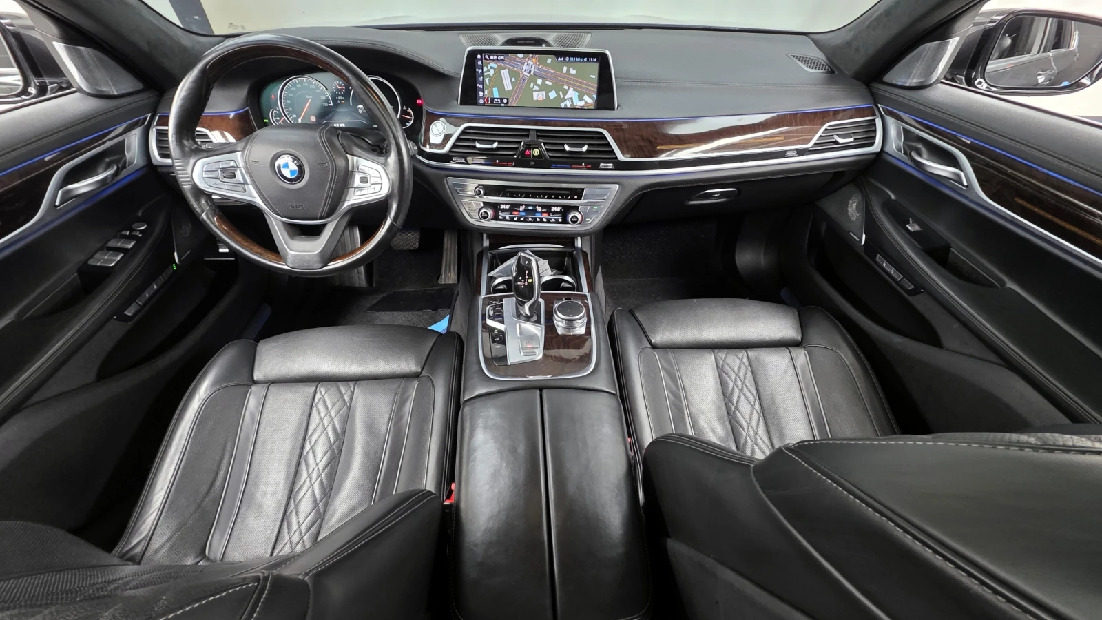 BMW 750 LI XDRIVE/HEAD UP/360/EKPAHИ/FIRST CLASS/PANO, снимка 6 - Автомобили и джипове - 55037253