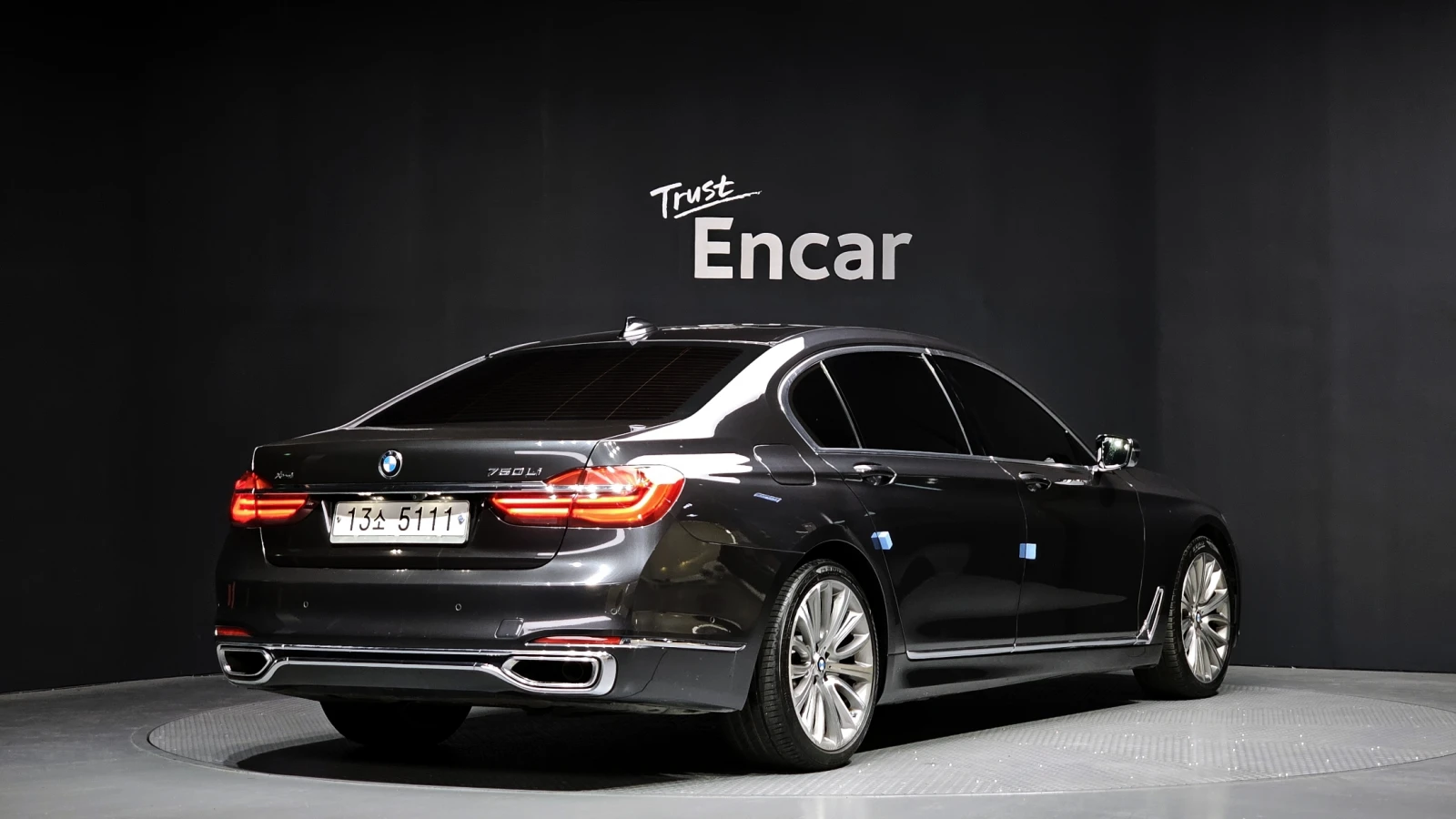 BMW 750 LI XDRIVE/HEAD UP/360/EKPAHИ/FIRST CLASS/PANO, снимка 2 - Автомобили и джипове - 55037253
