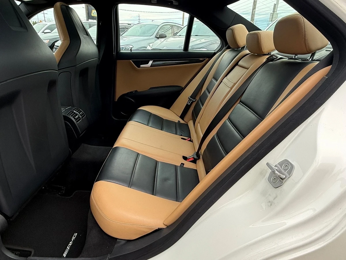Mercedes-Benz C 63 AMG P31 PACKAGE * FACELIFT * СЕРВИЗНА ИСТОРИЯ * , снимка 11 - Автомобили и джипове - 55461391