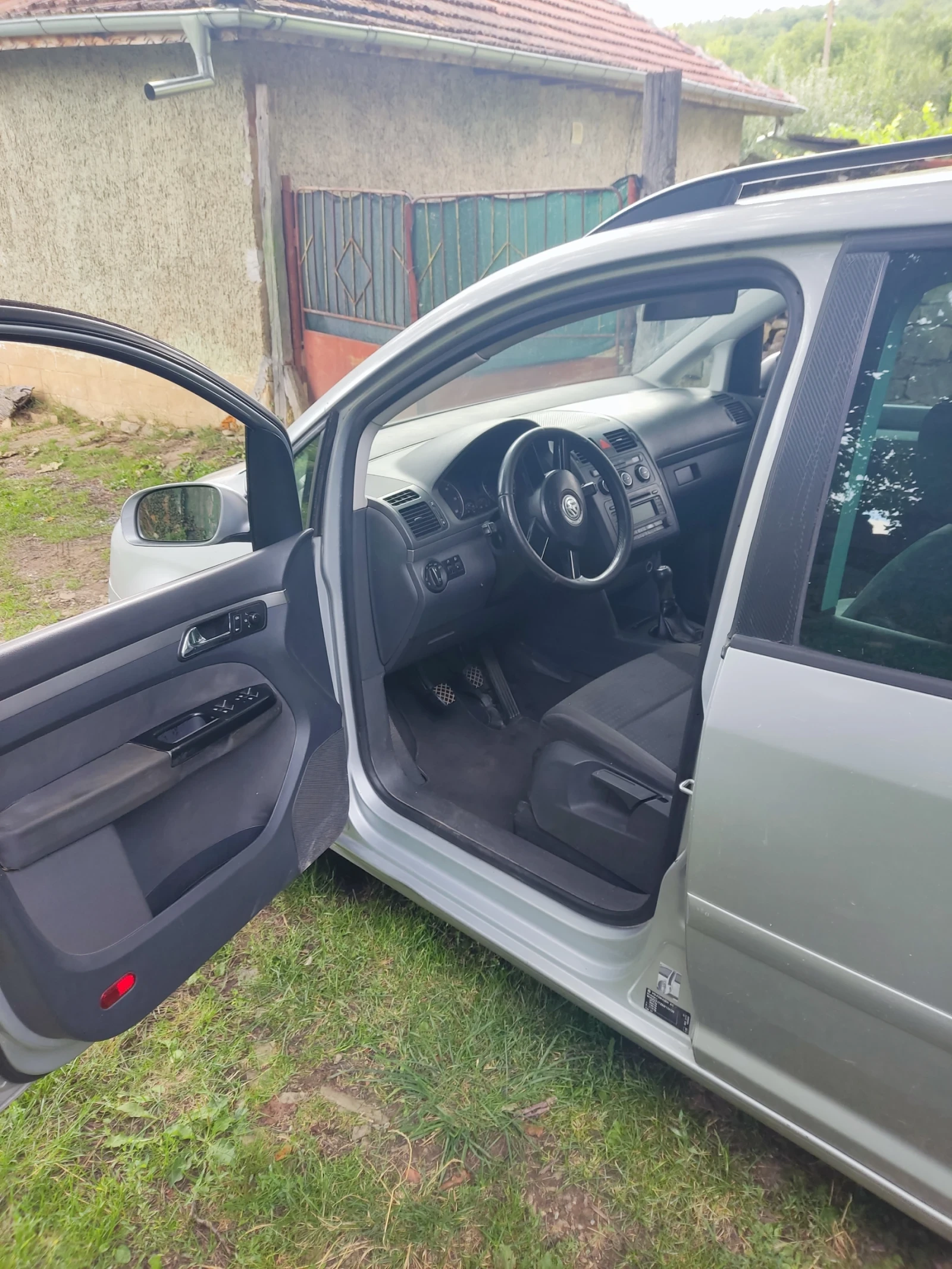 VW Touran 2000TDI, снимка 5 - Автомобили и джипове - 55396916