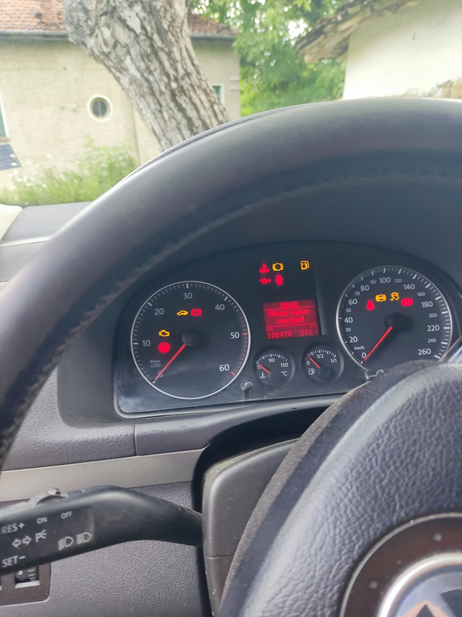 VW Touran 2000TDI, снимка 6 - Автомобили и джипове - 55396916