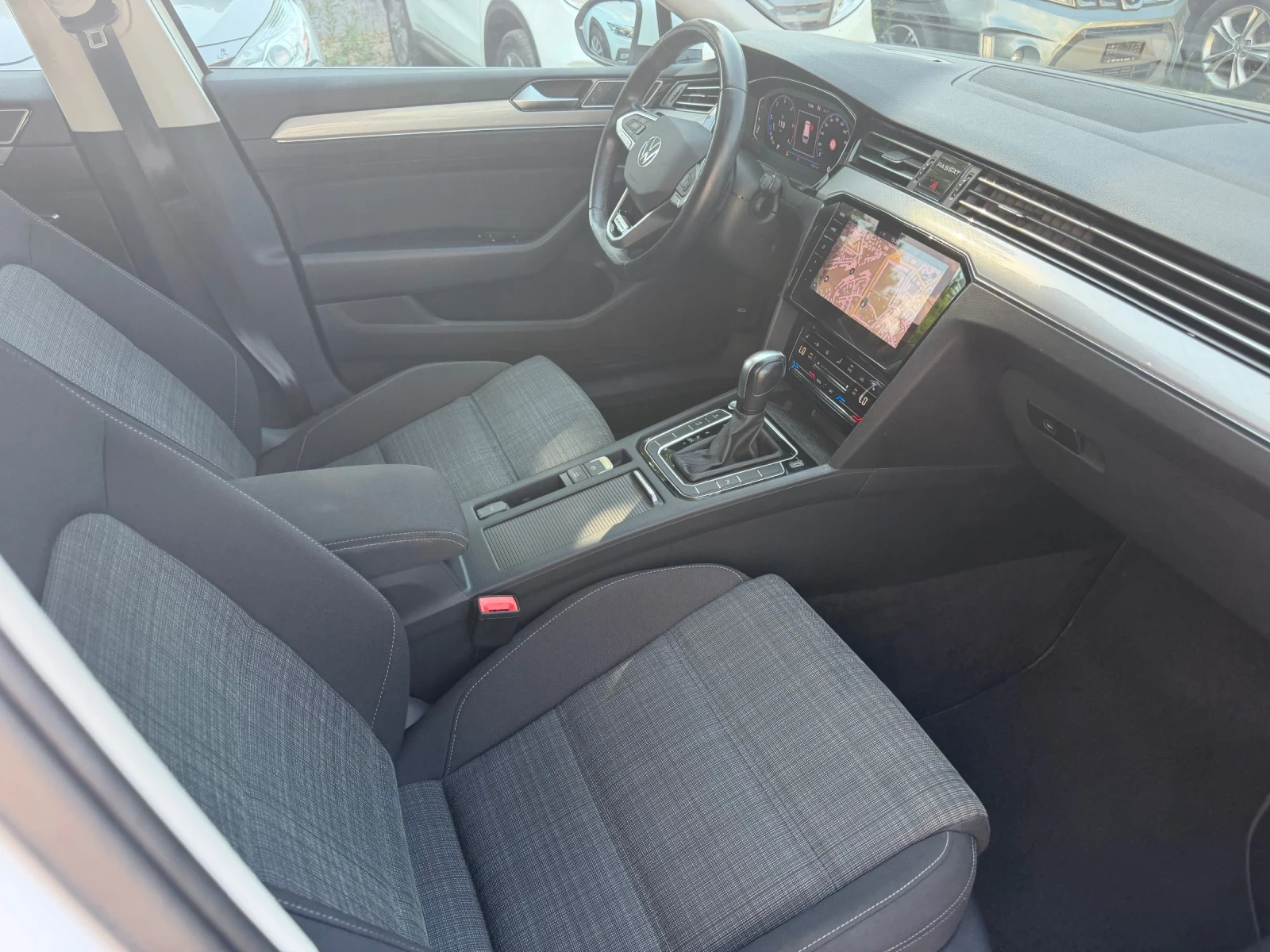 VW Passat 2.0TDi, 4x4, ШВЕЙЦАРИЯ, снимка 8 - Автомобили и джипове - 55544469