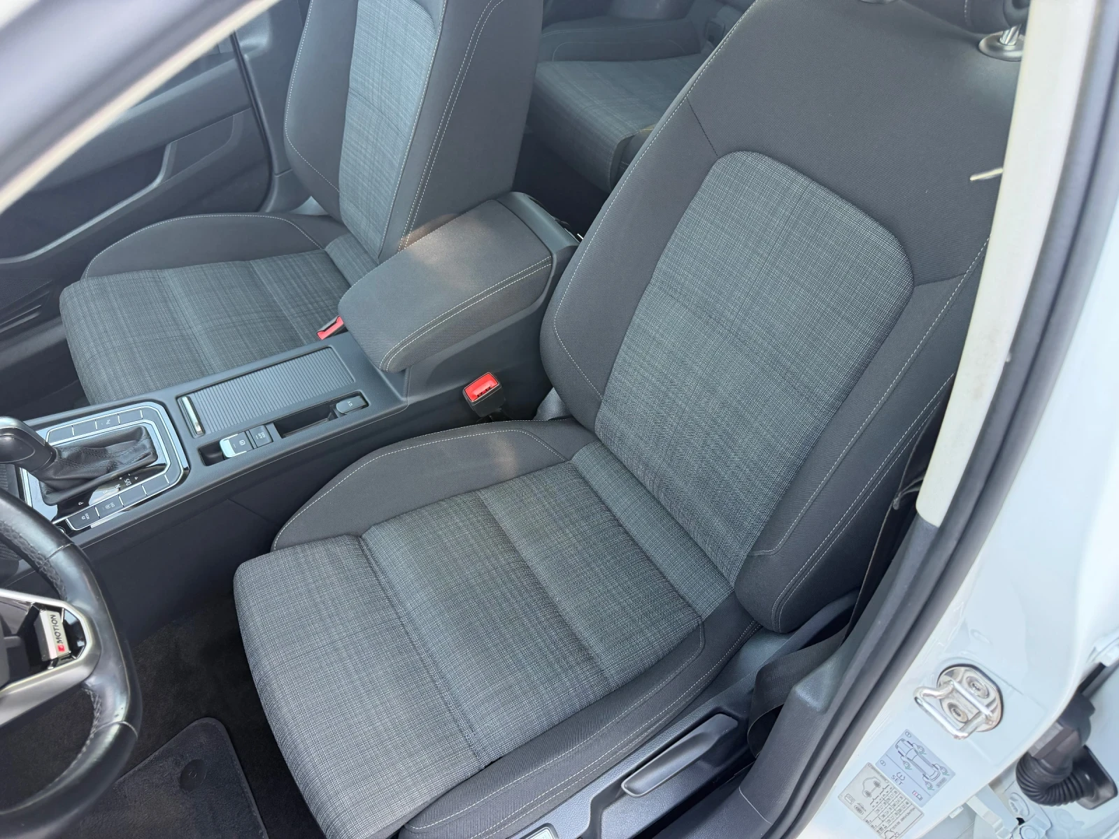 VW Passat 2.0TDi, 4x4, ШВЕЙЦАРИЯ, снимка 11 - Автомобили и джипове - 55544469