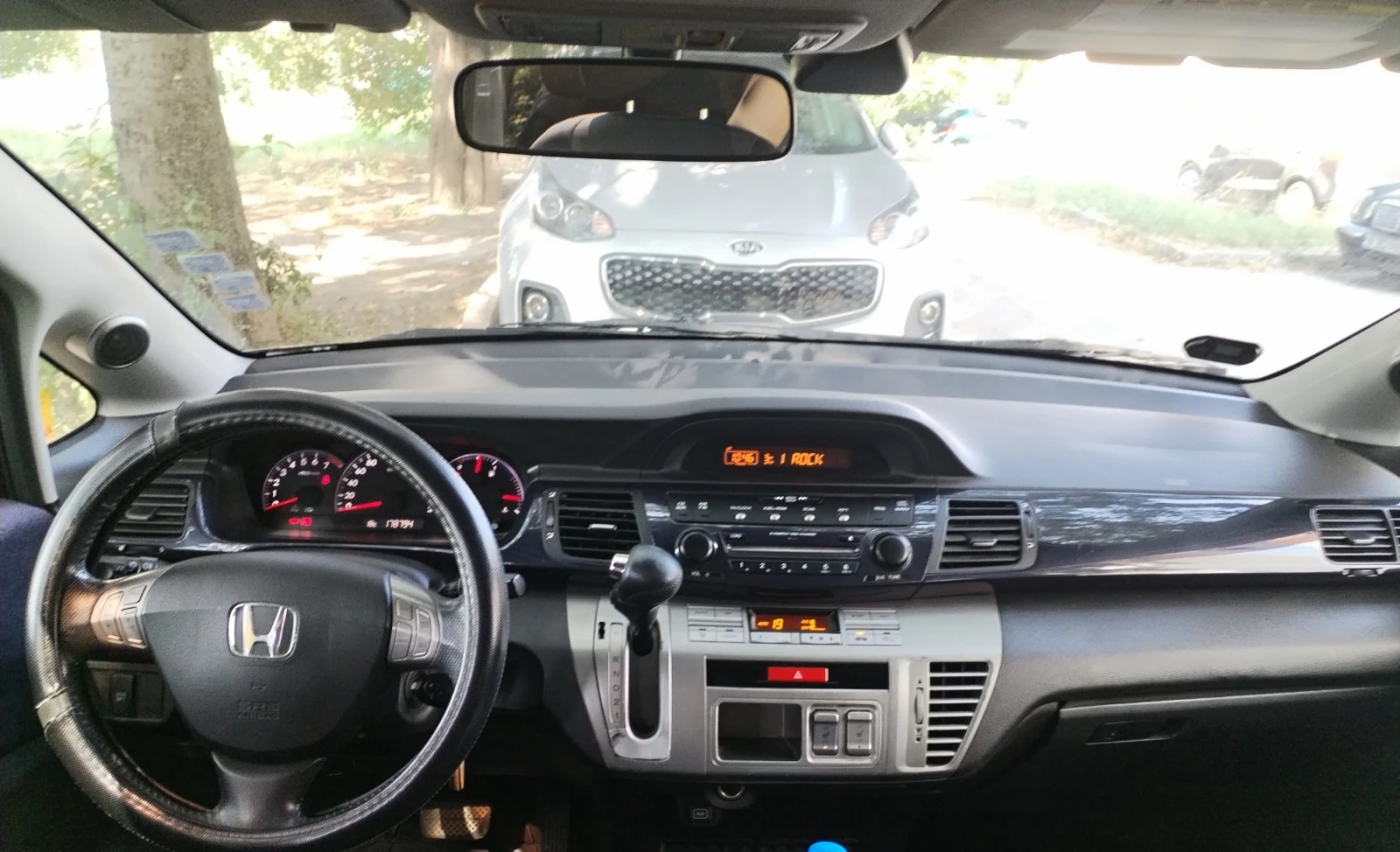 Honda Fr-v, снимка 10 - Автомобили и джипове - 55775817