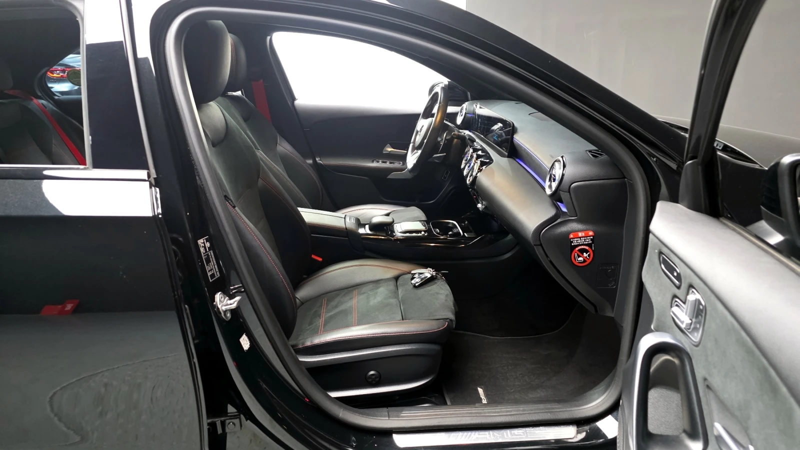 Mercedes-Benz A 35 4MATIC* КОЖА* ПОДГРЕВ* BURMASTER* , снимка 11 - Автомобили и джипове - 56112784