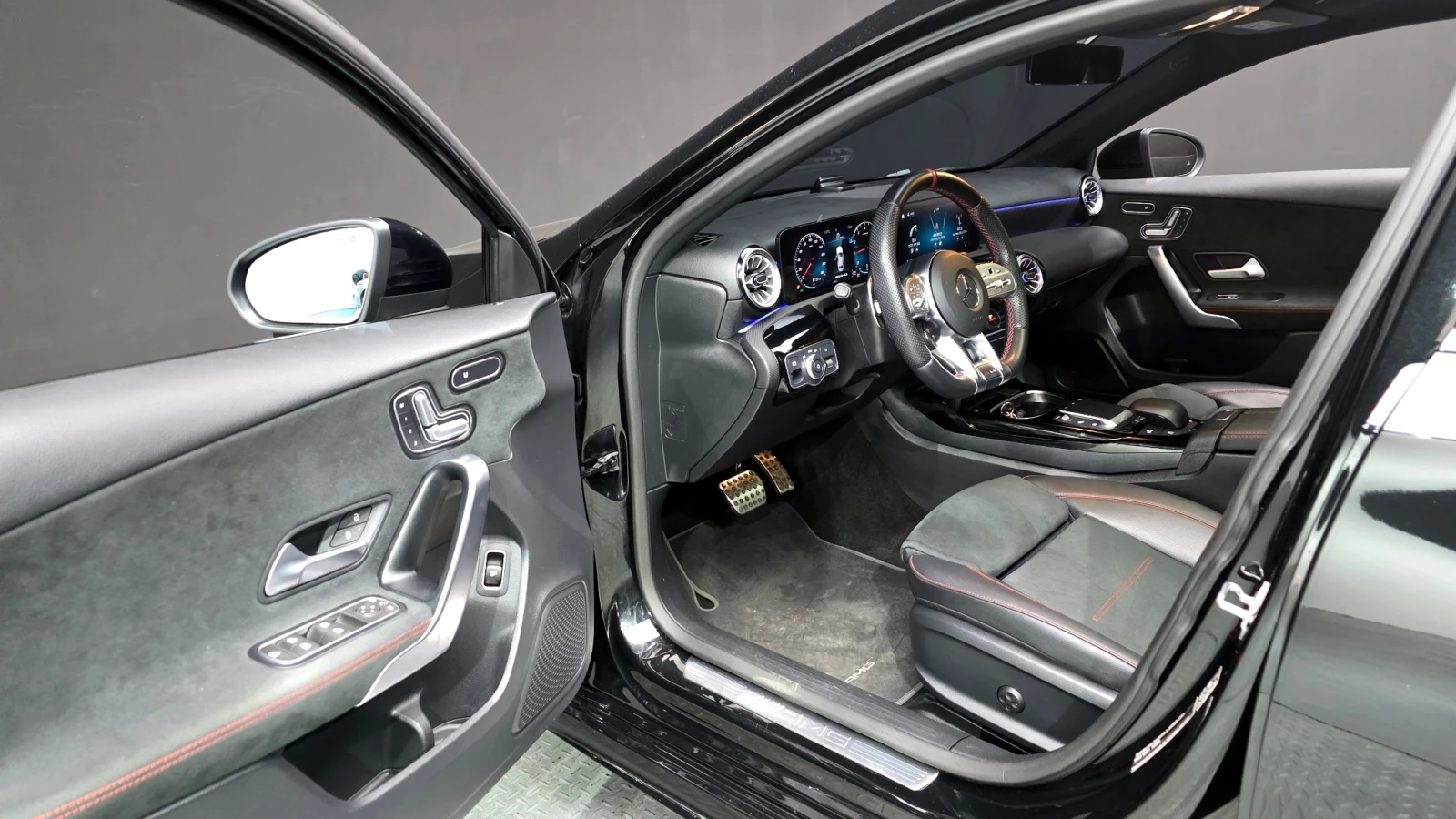 Mercedes-Benz A 35 4MATIC* КОЖА* ПОДГРЕВ* BURMASTER* , снимка 6 - Автомобили и джипове - 56112784