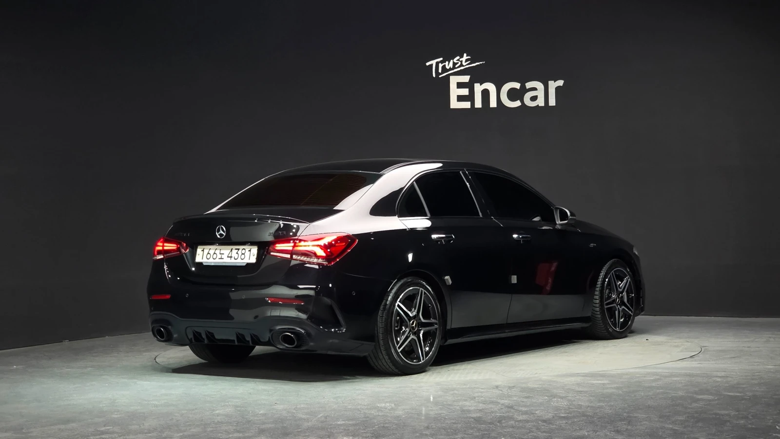 Mercedes-Benz A 35 4MATIC* КОЖА* ПОДГРЕВ* BURMASTER* , снимка 2 - Автомобили и джипове - 56112784