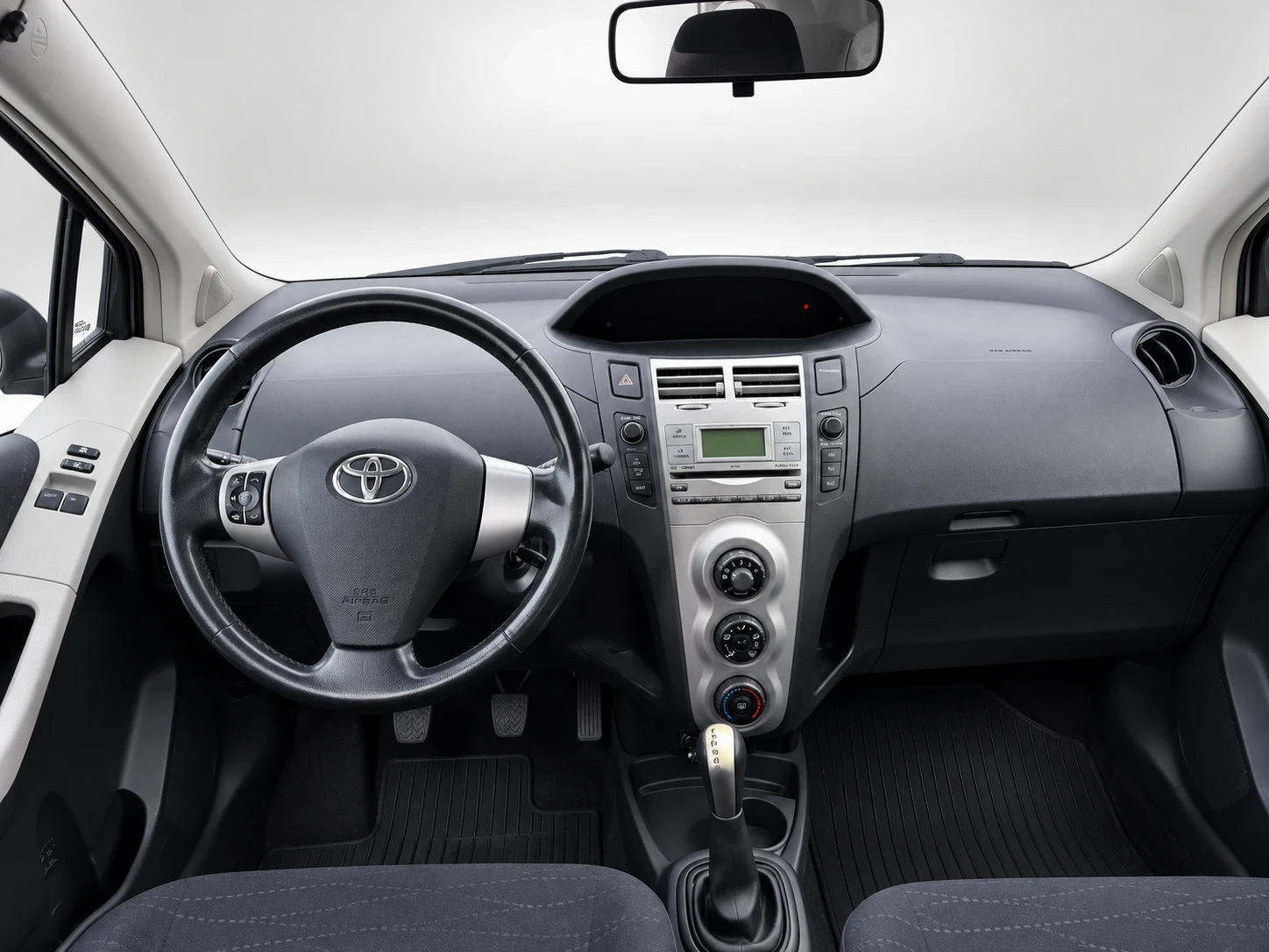 Toyota Yaris 1.4 D4D 70000km, снимка 11 - Автомобили и джипове - 56171544