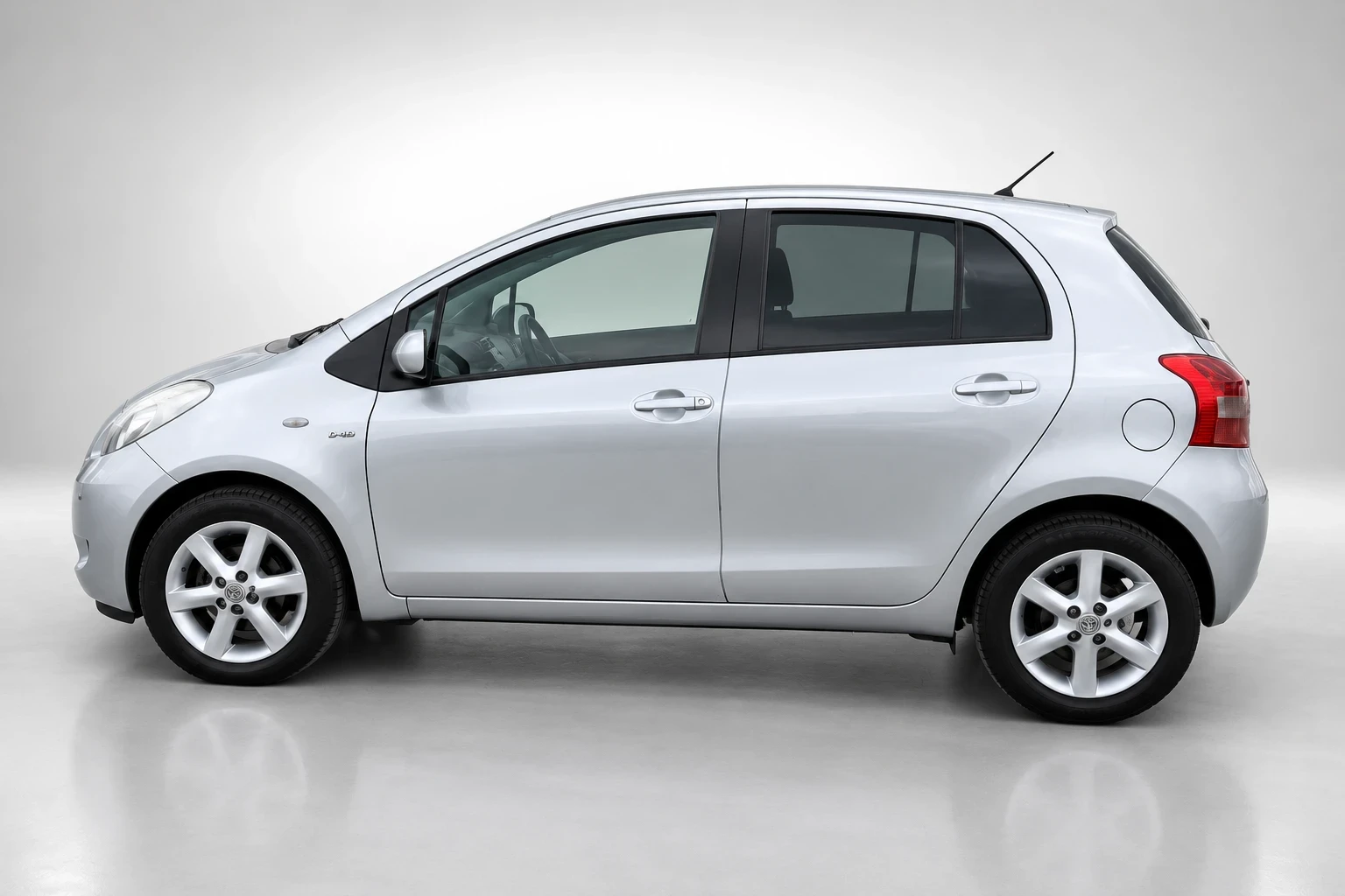 Toyota Yaris 1.4 D4D 70000km, снимка 3 - Автомобили и джипове - 56171544