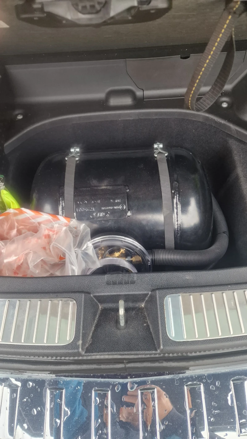 Mercedes-Benz GLK 350 4Matic, снимка 6 - Автомобили и джипове - 52673363