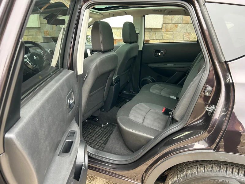 Nissan Qashqai 1.6i ПАНОРАМА КАМЕРА НАВИ, снимка 12 - Автомобили и джипове - 53431792