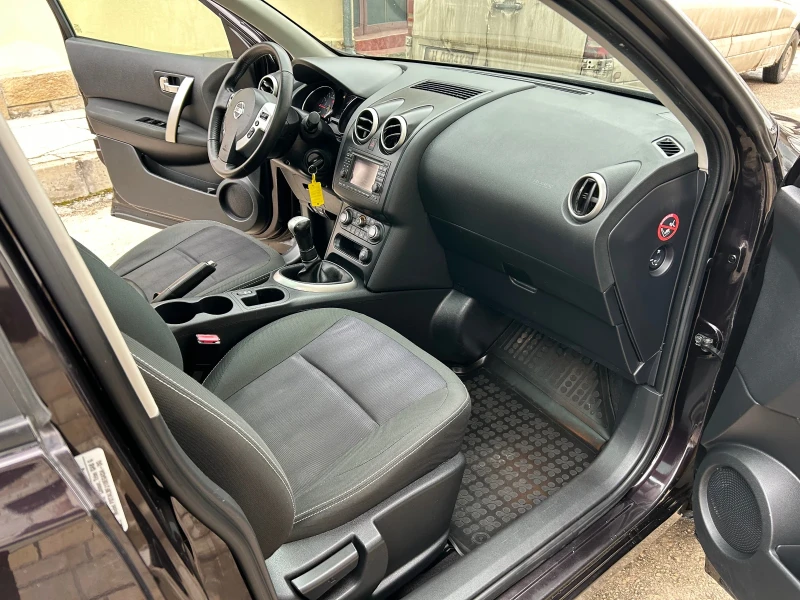 Nissan Qashqai 1.6i ПАНОРАМА КАМЕРА НАВИ, снимка 10 - Автомобили и джипове - 53431792