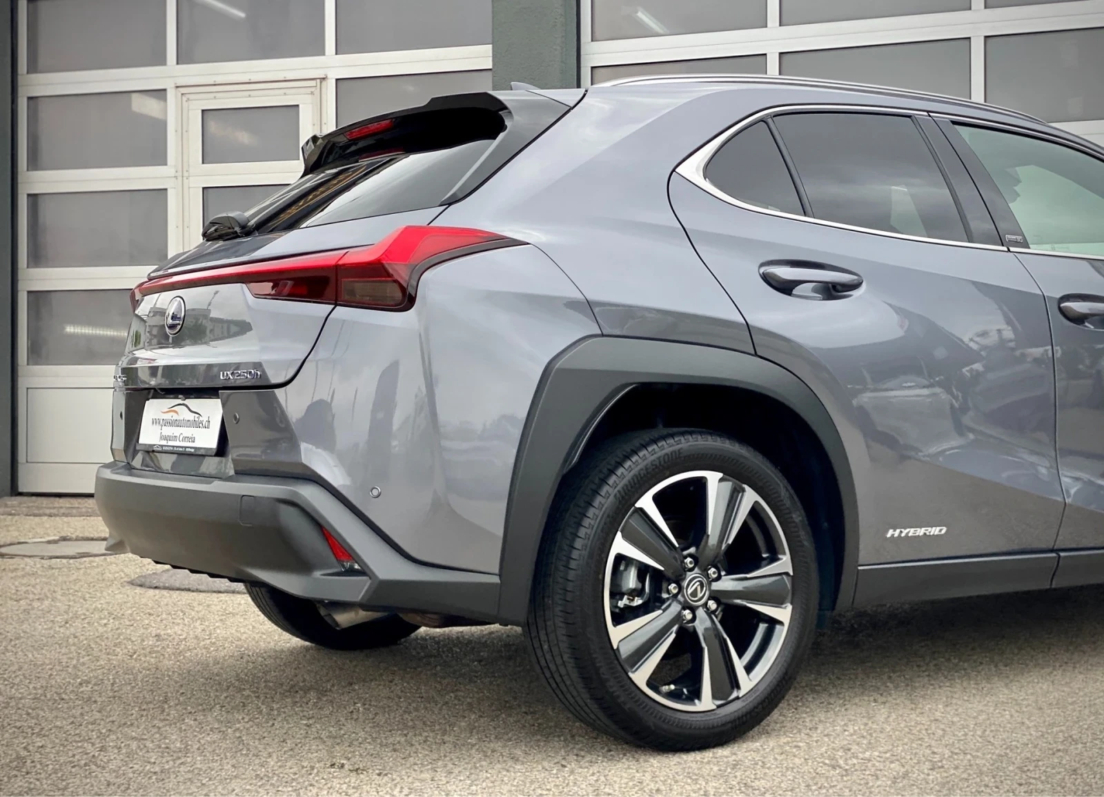Lexus UX 250h 30 years edition - изображение 9