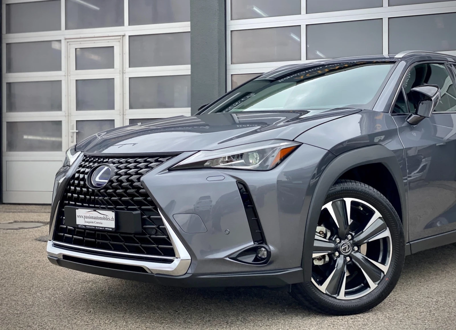 Lexus UX 250h 30 years edition - изображение 8
