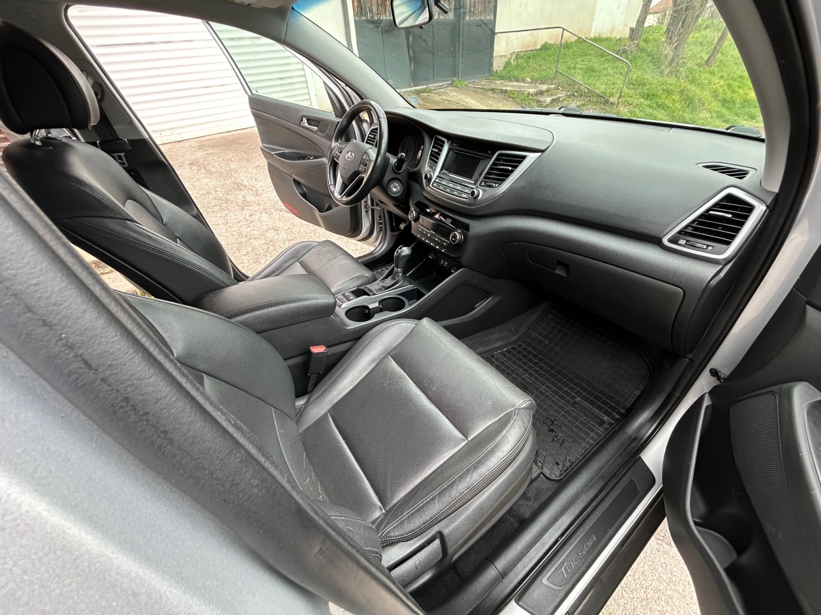 Hyundai Tucson 1.6T/4x4/Автомат, снимка 11 - Автомобили и джипове - 54116040