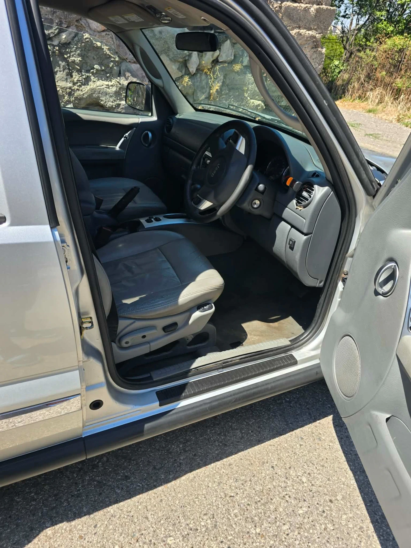 Jeep Cherokee 3.7 бензин , снимка 9 - Автомобили и джипове - 55506611