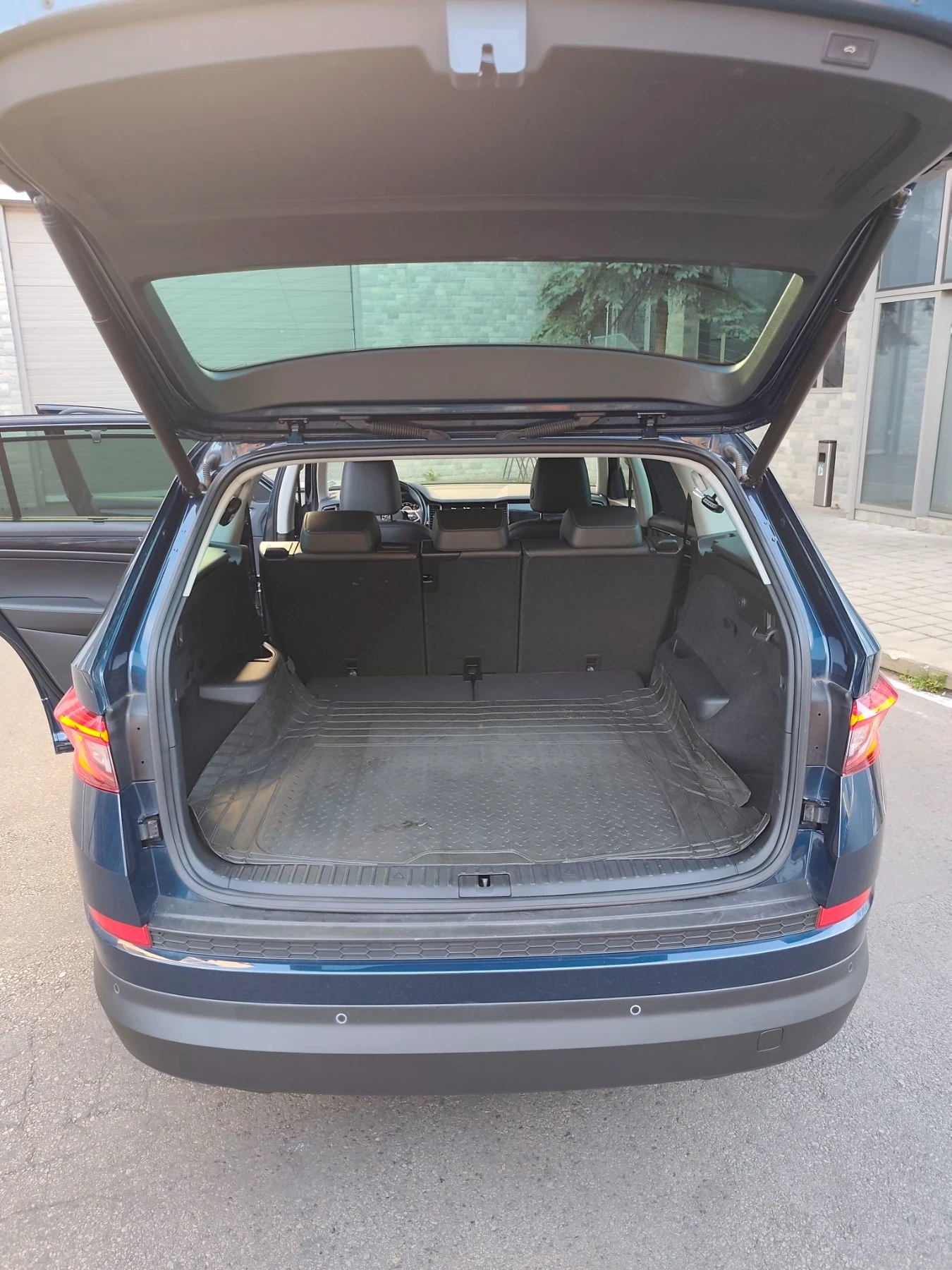 Skoda Kodiaq 2.0TDI 200kc DSG 4?4 УНИКАТ 70хил км , 1 собствени, снимка 17 - Автомобили и джипове - 55955975