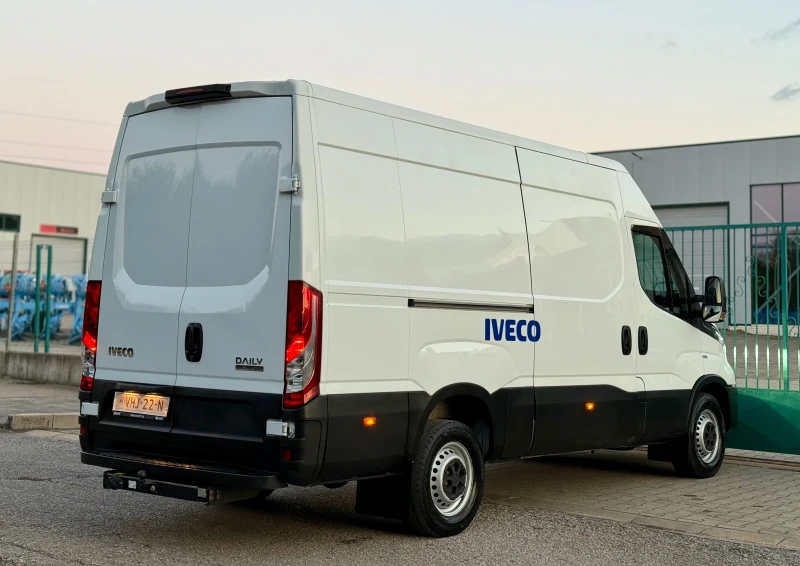 Iveco Daily 2.3d~160hp~HI-MATIC~FULL LED!, снимка 5 - Бусове и автобуси - 51576492