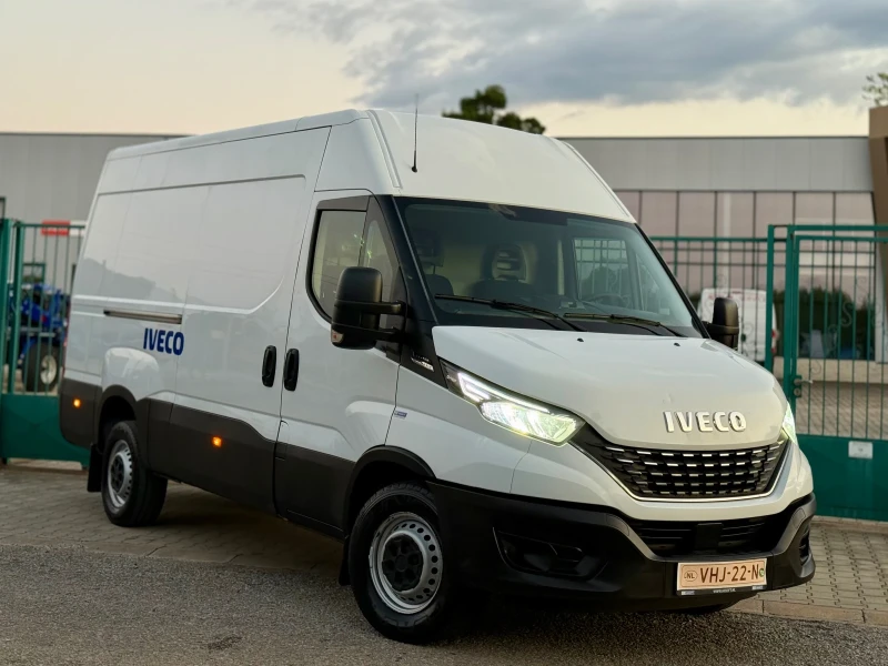 Iveco Daily 2.3d~160hp~HI-MATIC~FULL LED!, снимка 3 - Бусове и автобуси - 51576492