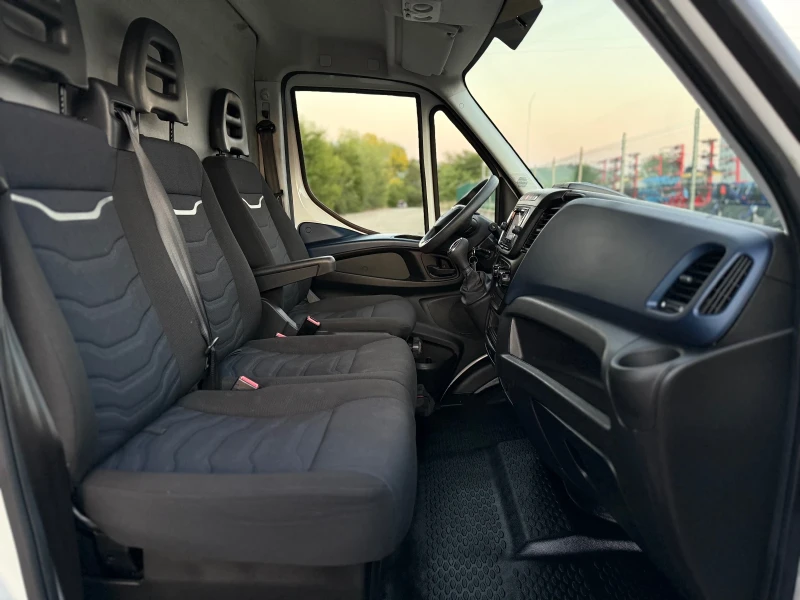 Iveco Daily 2.3d~160hp~HI-MATIC~FULL LED!, снимка 14 - Бусове и автобуси - 51576492