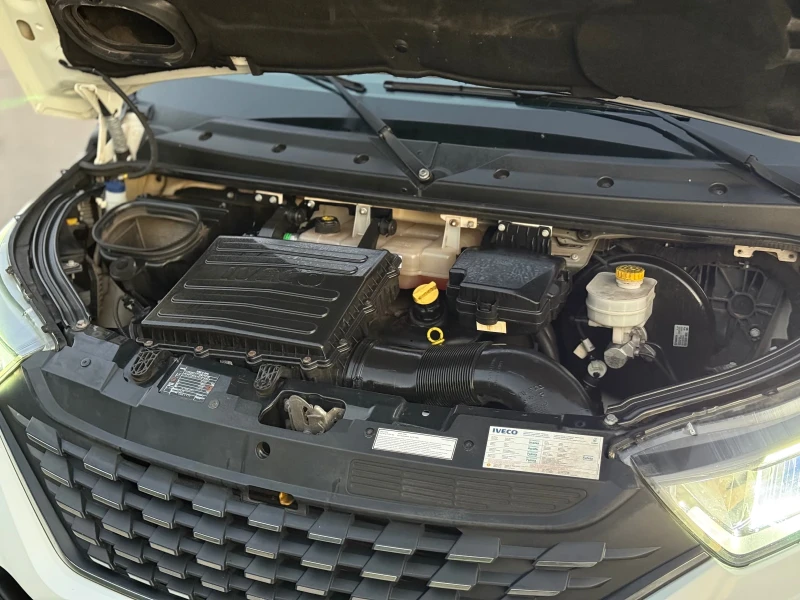 Iveco Daily 2.3d~160hp~HI-MATIC~FULL LED!, снимка 16 - Бусове и автобуси - 51576492