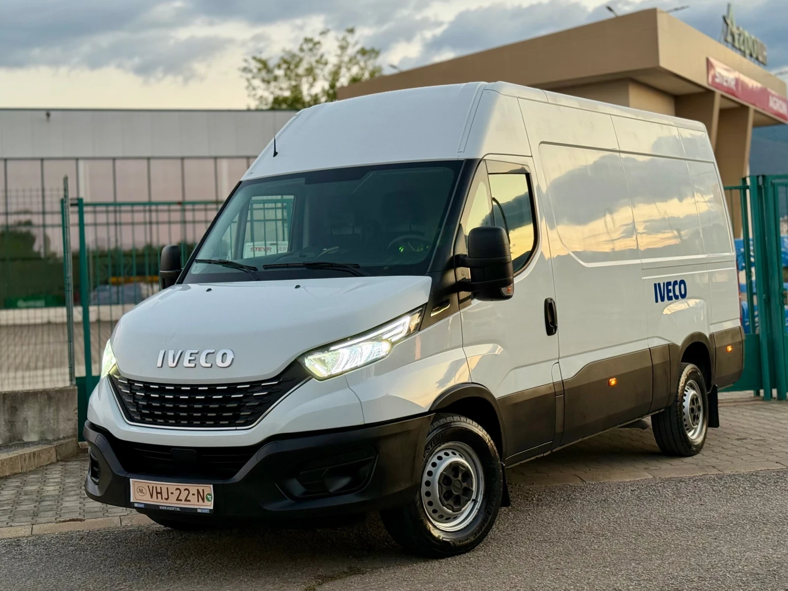 Iveco Daily 2.3d~160hp~HI-MATIC~FULL LED!, снимка 1