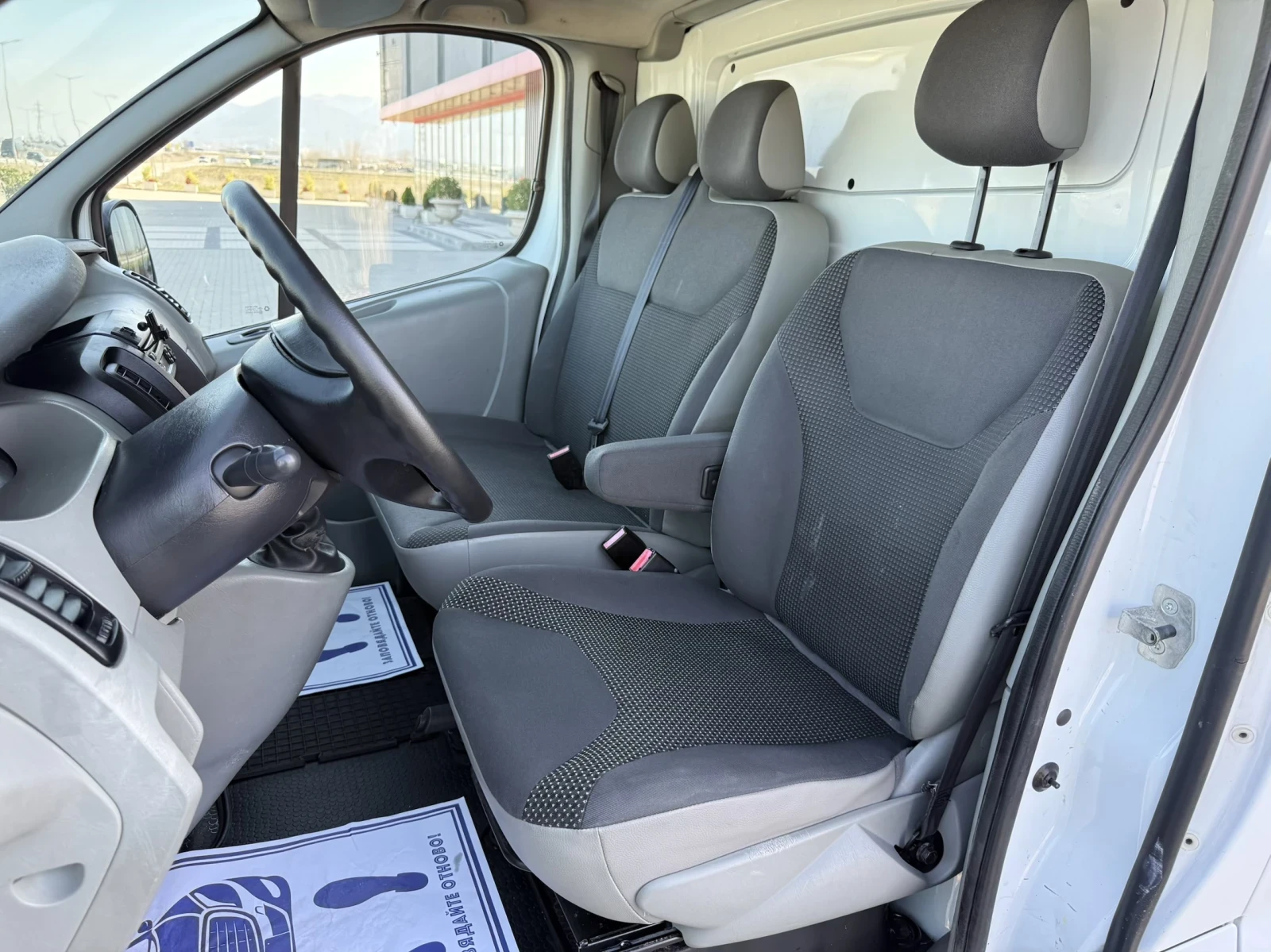 Opel Vivaro 2.0 CDTi / CLIMA / 6ск. / EURO 5, снимка 10 - Бусове и автобуси - 53828366