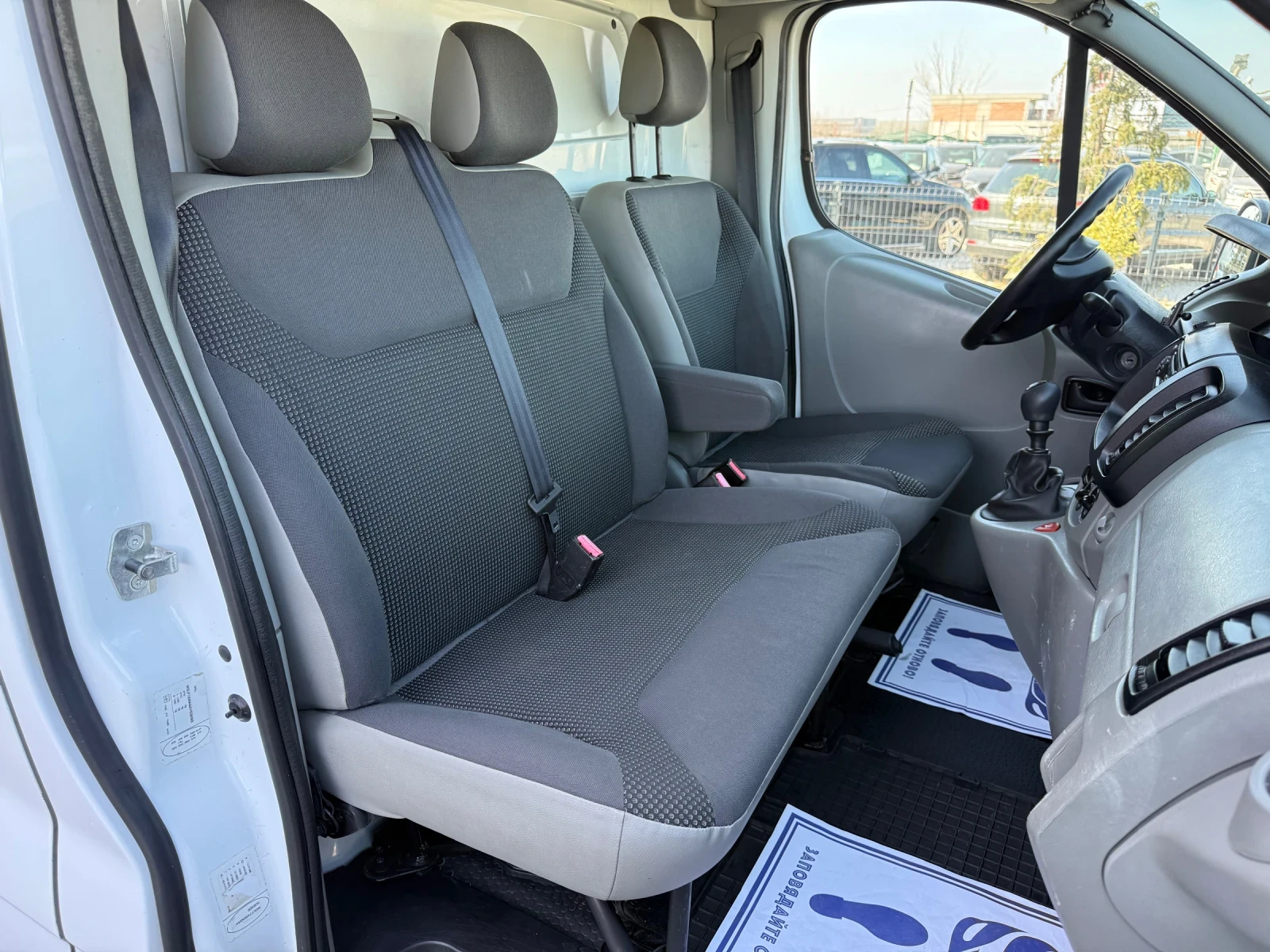 Opel Vivaro 2.0 CDTi / CLIMA / 6ск. / EURO 5, снимка 12 - Бусове и автобуси - 53828366