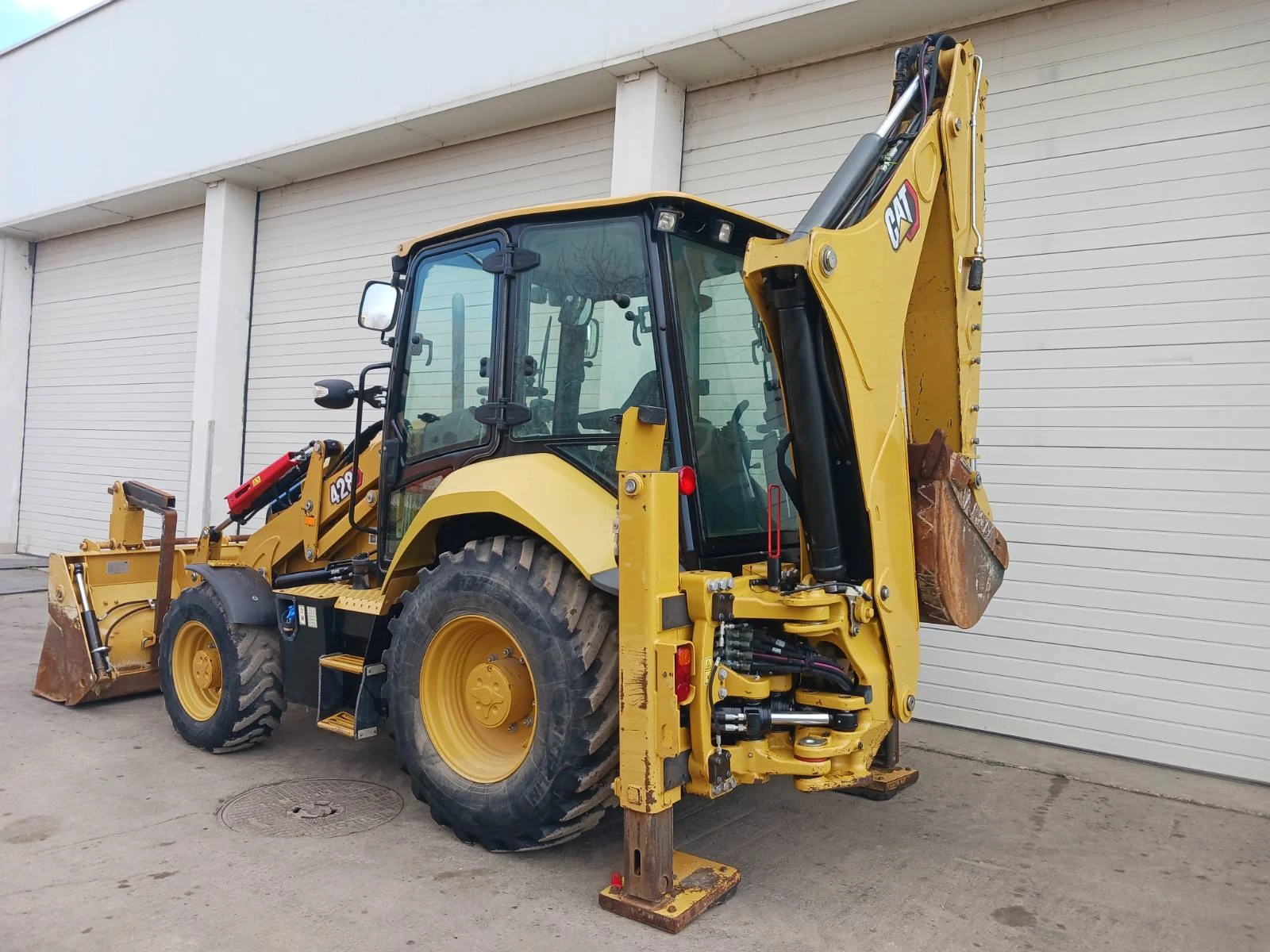 Багер Cat 428, снимка 4 - Индустриална техника - 53969894