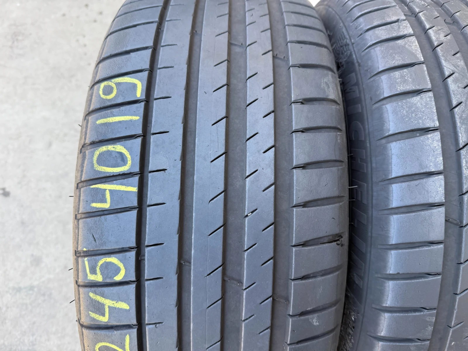 Гуми Летни 245/40R19, снимка 4 - Гуми и джанти - 53833096
