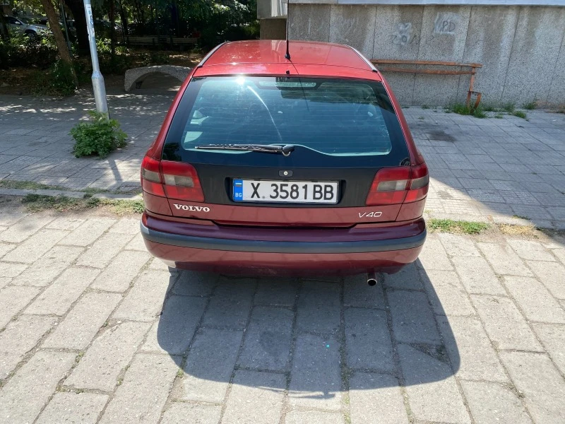 Volvo V40 1.8, снимка 4 - Автомобили и джипове - 47350863