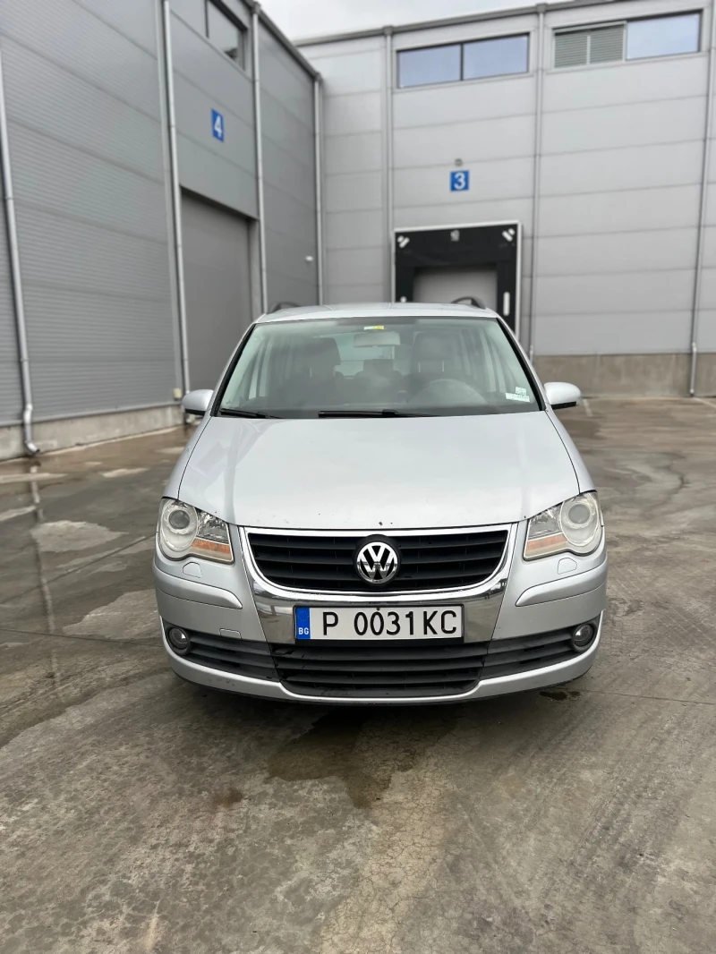 VW Touran 6 ск Ръчка Фейс, снимка 3 - Автомобили и джипове - 47218344