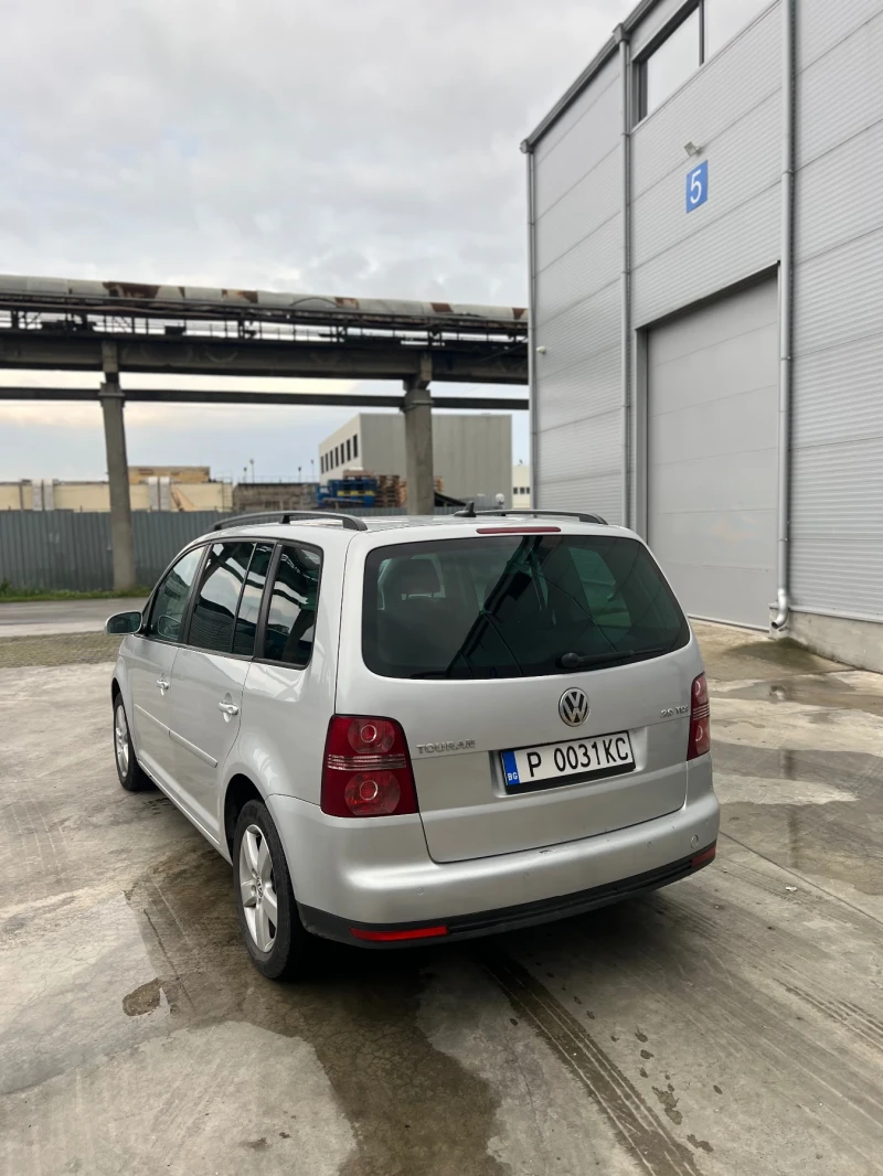 VW Touran 6 ск Ръчка Фейс, снимка 5 - Автомобили и джипове - 47218344