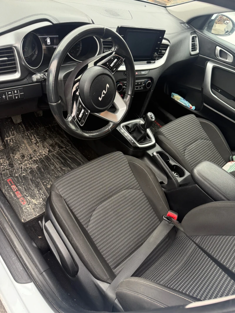 Kia Ceed  1.6Mild-Hybrid , снимка 7 - Автомобили и джипове - 53353357