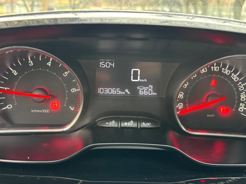 Peugeot 208 1.4vti, снимка 13 - Автомобили и джипове - 53418866