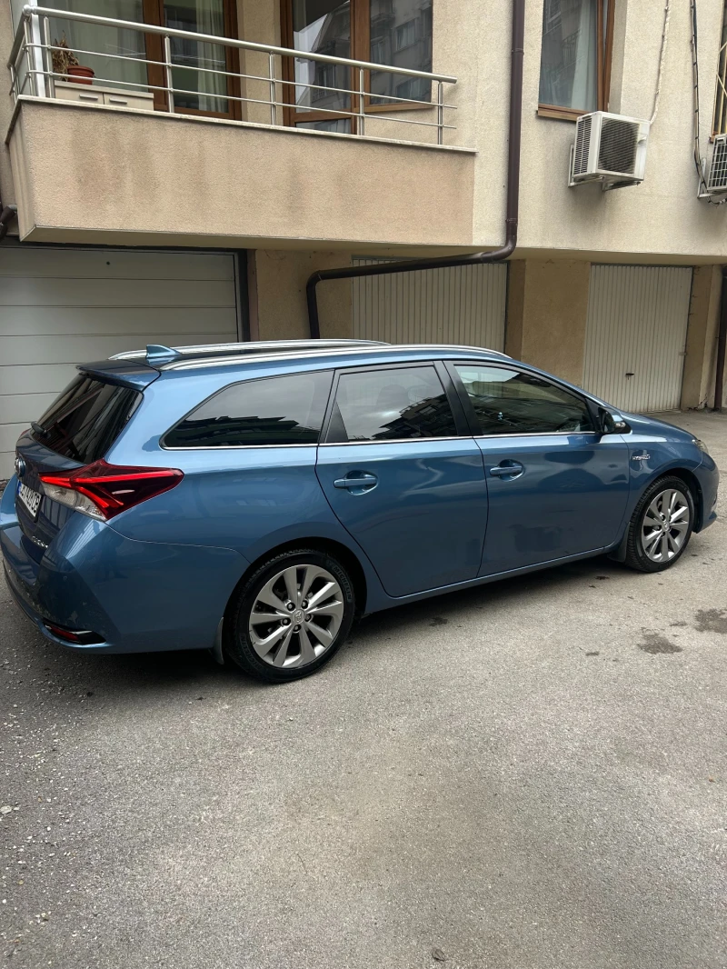 Toyota Auris 1.8 VVT-h (В Гаранция), снимка 5 - Автомобили и джипове - 53475334