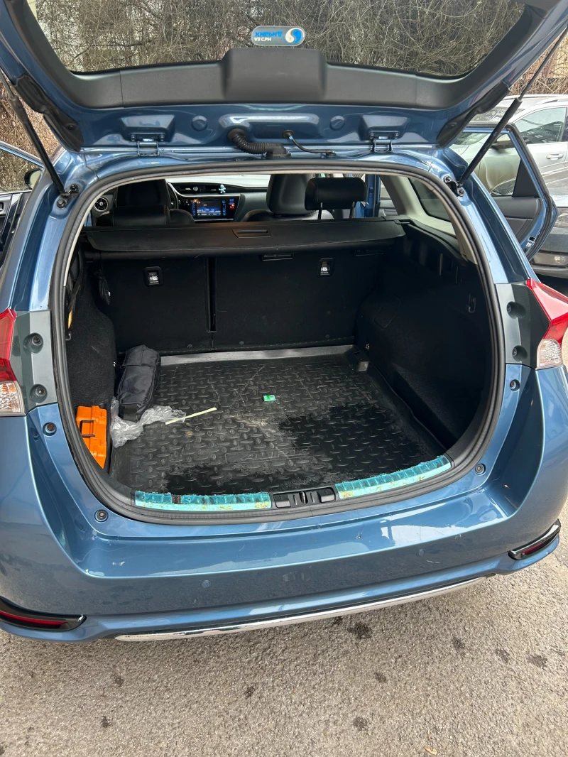 Toyota Auris 1.8 VVT-h (В Гаранция), снимка 7 - Автомобили и джипове - 53475334